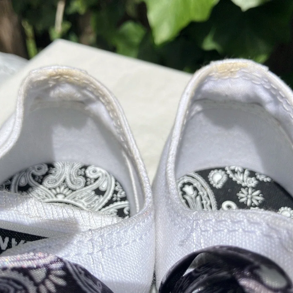 Converse X Miley Cyrus Chuck Taylor All Star Low Sneakers In White Black Bandana - Picture 7 of 10